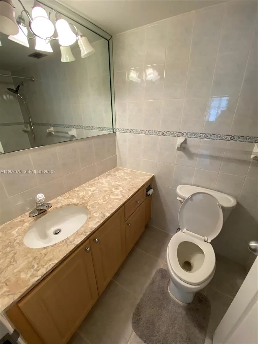 3725 S Ocean Dr 607, Hollywood, Florida 33019, Hollywood, Florida 33019, 1 Bedroom Bedrooms, ,1 BathroomBathrooms,Residential,For Sale,3725 S Ocean Dr 607, Hollywood, Florida 33019,A11962075