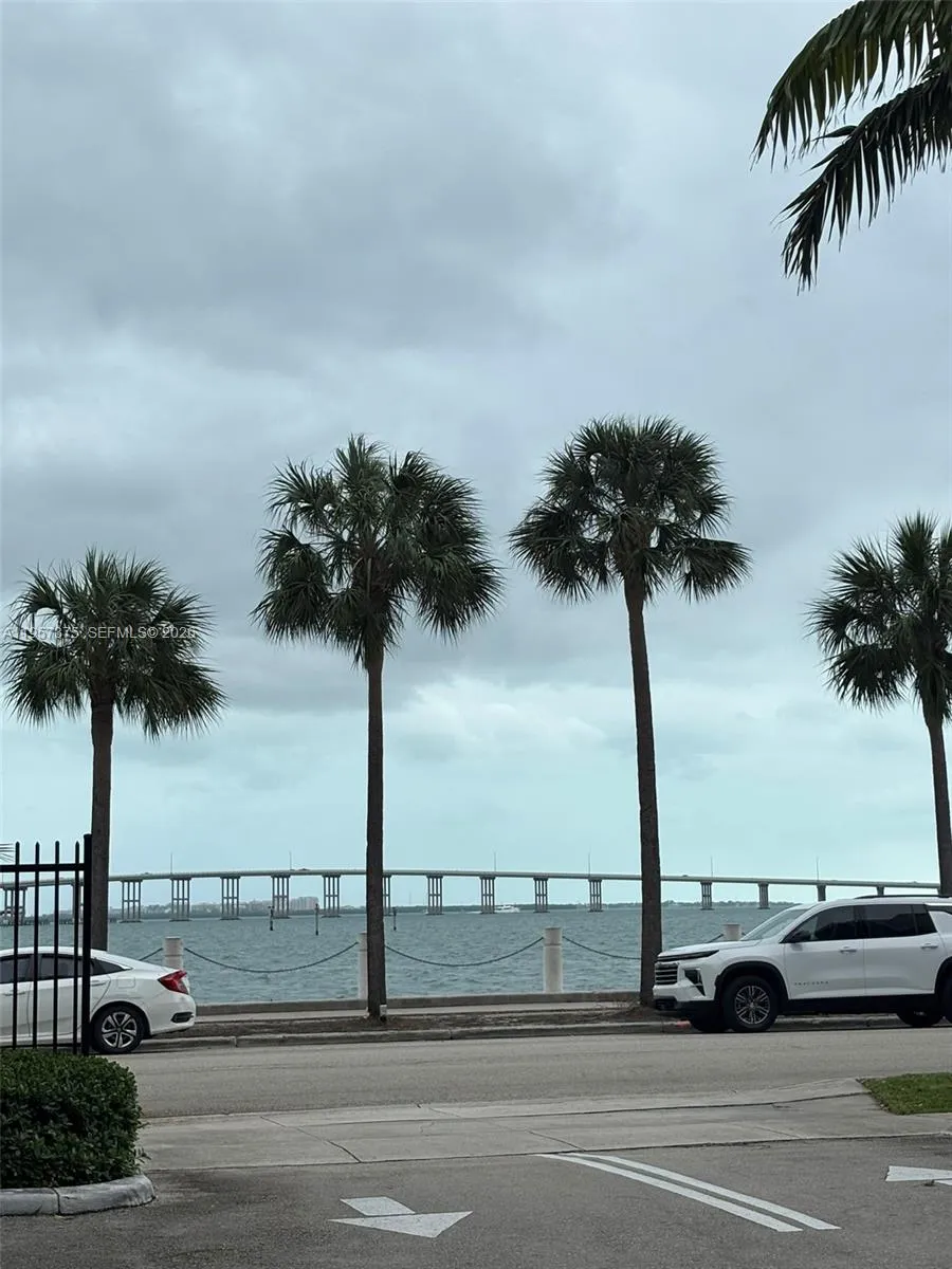 Miami, Florida 33131, 1 Bedroom Bedrooms, ,2 BathroomsBathrooms,Residential,For Sale,A11957375