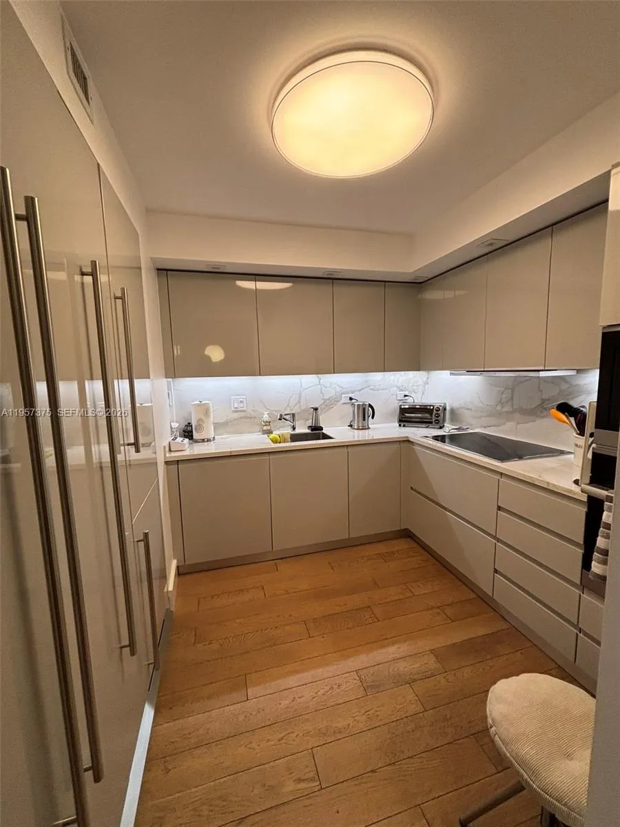 Miami, Florida 33131, 1 Bedroom Bedrooms, ,2 BathroomsBathrooms,Residential,For Sale,A11957375