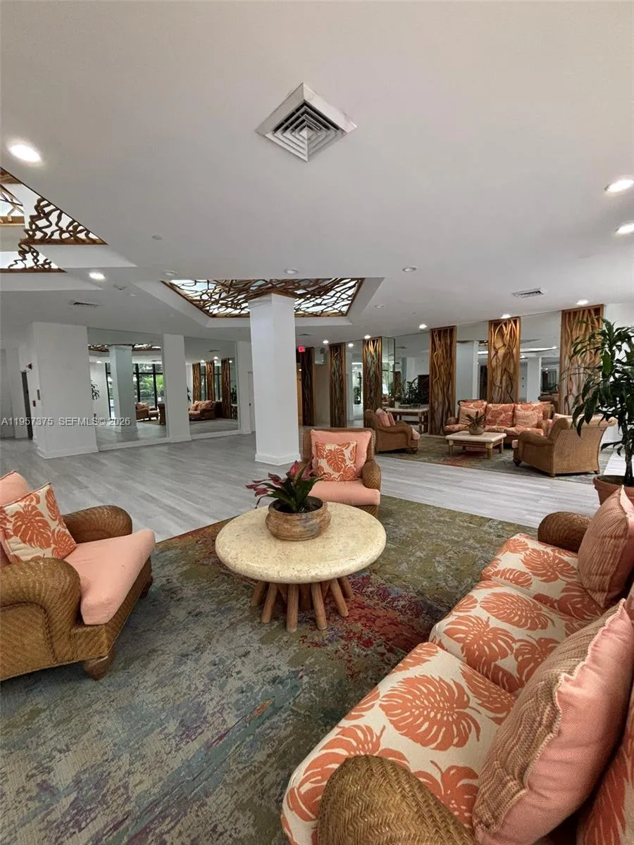 Miami, Florida 33131, 1 Bedroom Bedrooms, ,2 BathroomsBathrooms,Residential,For Sale,A11957375