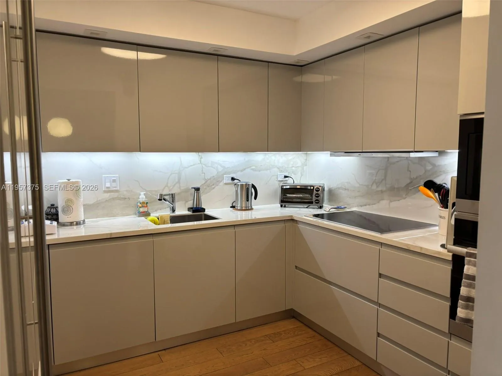 Miami, Florida 33131, 1 Bedroom Bedrooms, ,2 BathroomsBathrooms,Residential,For Sale,A11957375