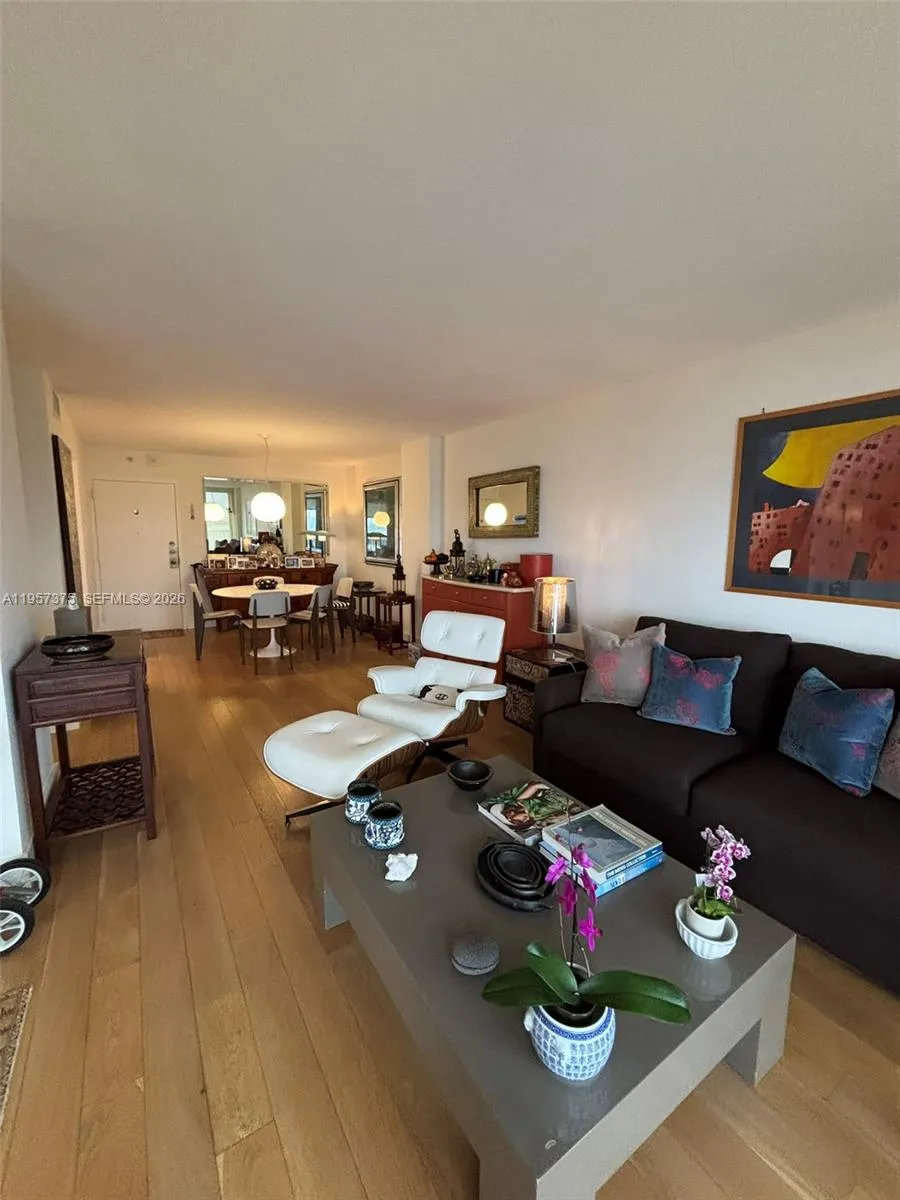 Miami, Florida 33131, 1 Bedroom Bedrooms, ,2 BathroomsBathrooms,Residential,For Sale,A11957375