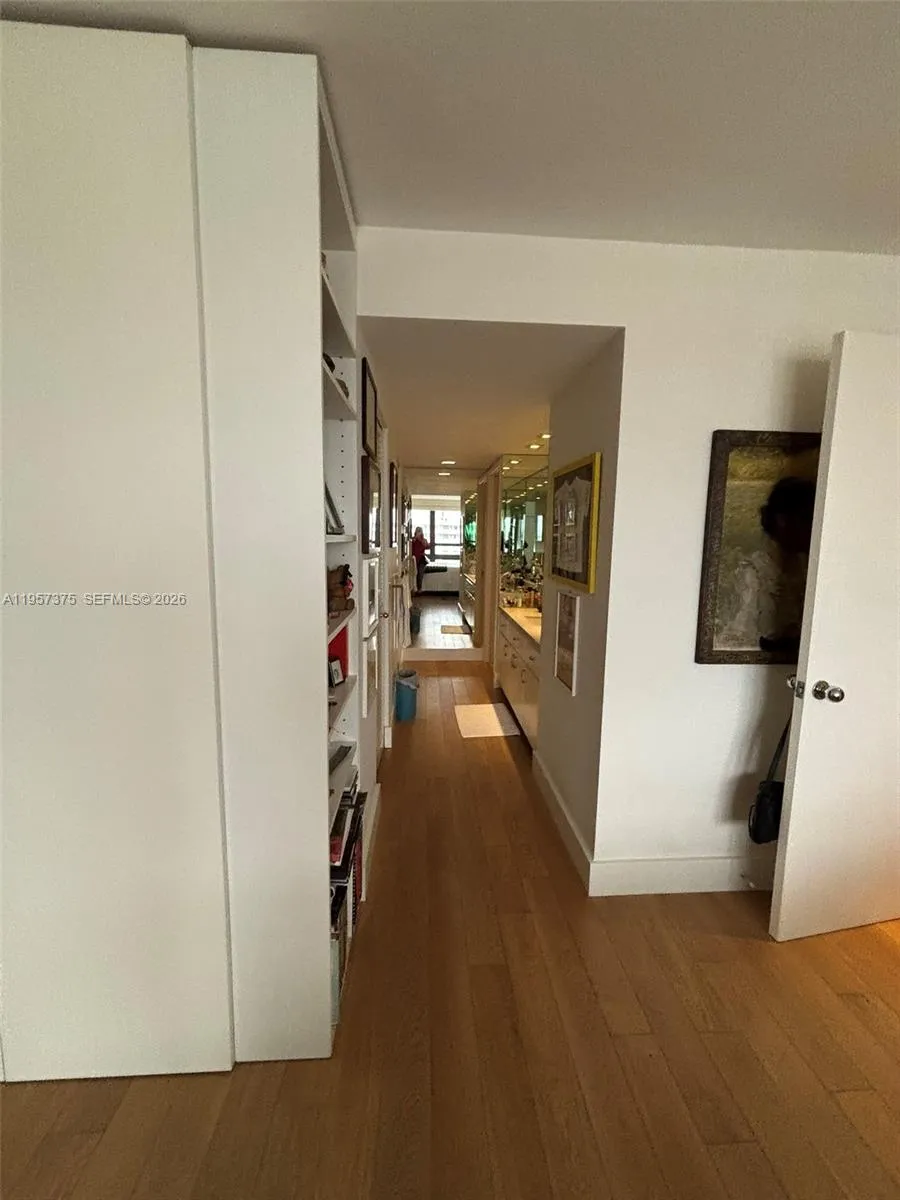 Miami, Florida 33131, 1 Bedroom Bedrooms, ,2 BathroomsBathrooms,Residential,For Sale,A11957375