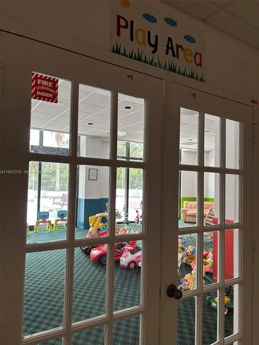 Miami, Florida 33131, 1 Bedroom Bedrooms, ,2 BathroomsBathrooms,Residential,For Sale,A11957375