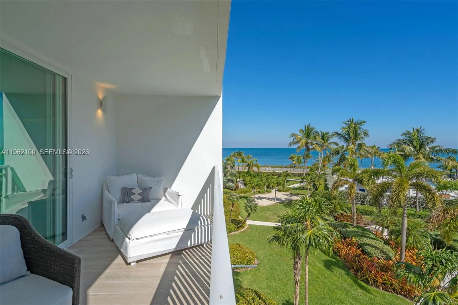 609 Ocean Dr 4g, Key Biscayne, Florida 33149, Key Biscayne, Florida 33149, 2 Bedrooms Bedrooms, ,2 BathroomsBathrooms,Residential Lease,For Rent,609 Ocean Dr 4g, Key Biscayne, Florida 33149,A11962100