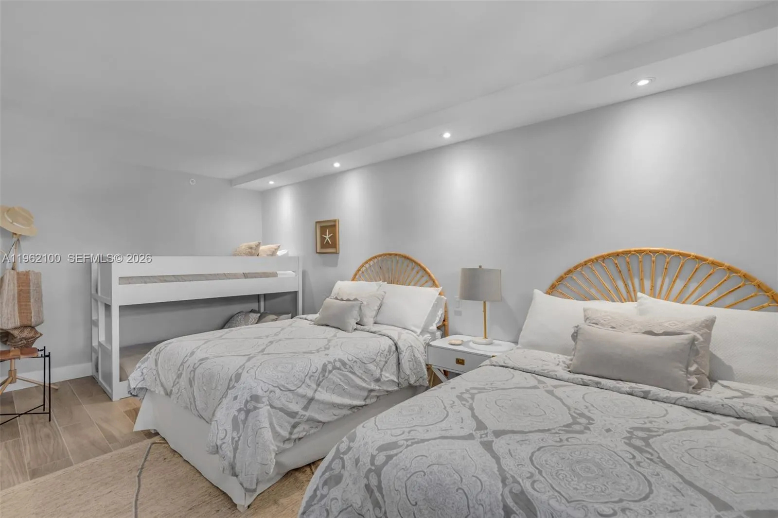 609 Ocean Dr 4g, Key Biscayne, Florida 33149, Key Biscayne, Florida 33149, 2 Bedrooms Bedrooms, ,2 BathroomsBathrooms,Residential Lease,For Rent,609 Ocean Dr 4g, Key Biscayne, Florida 33149,A11962100