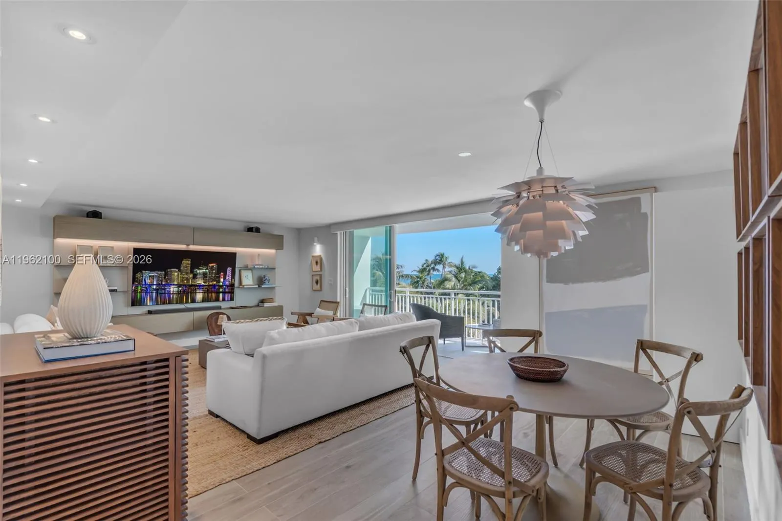 609 Ocean Dr 4g, Key Biscayne, Florida 33149, Key Biscayne, Florida 33149, 2 Bedrooms Bedrooms, ,2 BathroomsBathrooms,Residential Lease,For Rent,609 Ocean Dr 4g, Key Biscayne, Florida 33149,A11962100