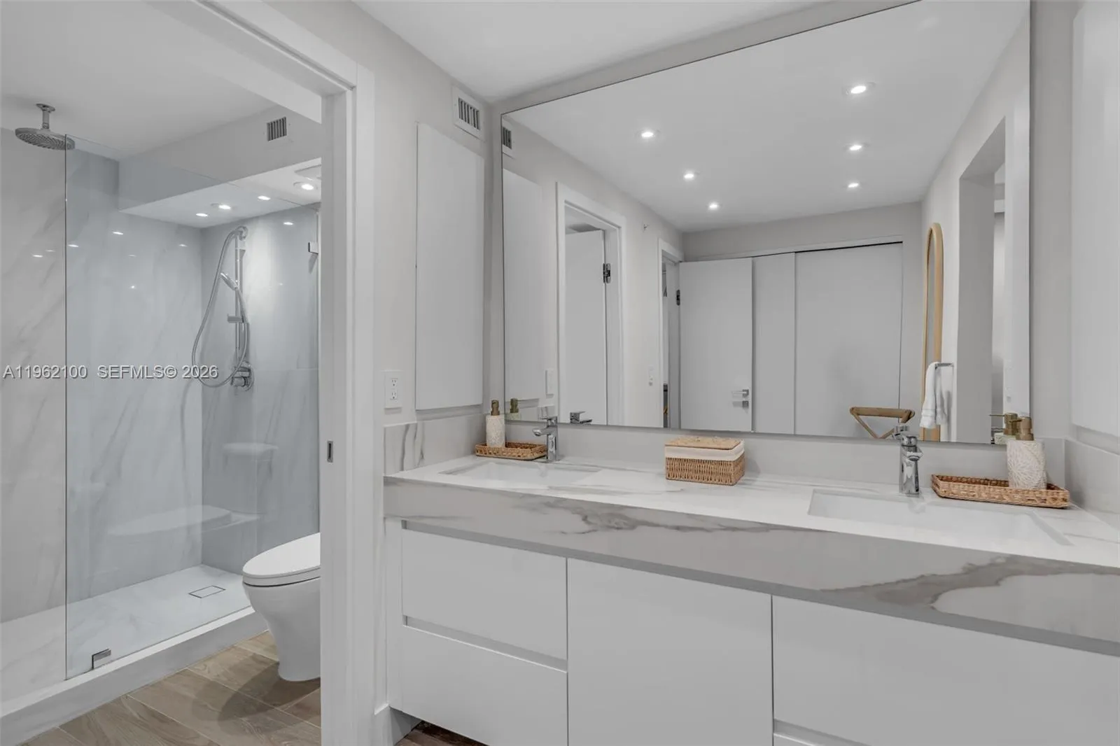 609 Ocean Dr 4g, Key Biscayne, Florida 33149, Key Biscayne, Florida 33149, 2 Bedrooms Bedrooms, ,2 BathroomsBathrooms,Residential Lease,For Rent,609 Ocean Dr 4g, Key Biscayne, Florida 33149,A11962100