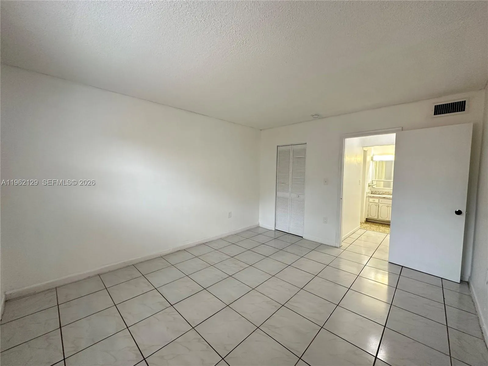 1008 Nw 45th Ave 3, Miami, Florida 33126, Miami, Florida 33126, 1 Bedroom Bedrooms, ,1 BathroomBathrooms,Residential Lease,For Rent,1008 Nw 45th Ave 3, Miami, Florida 33126,A11962129