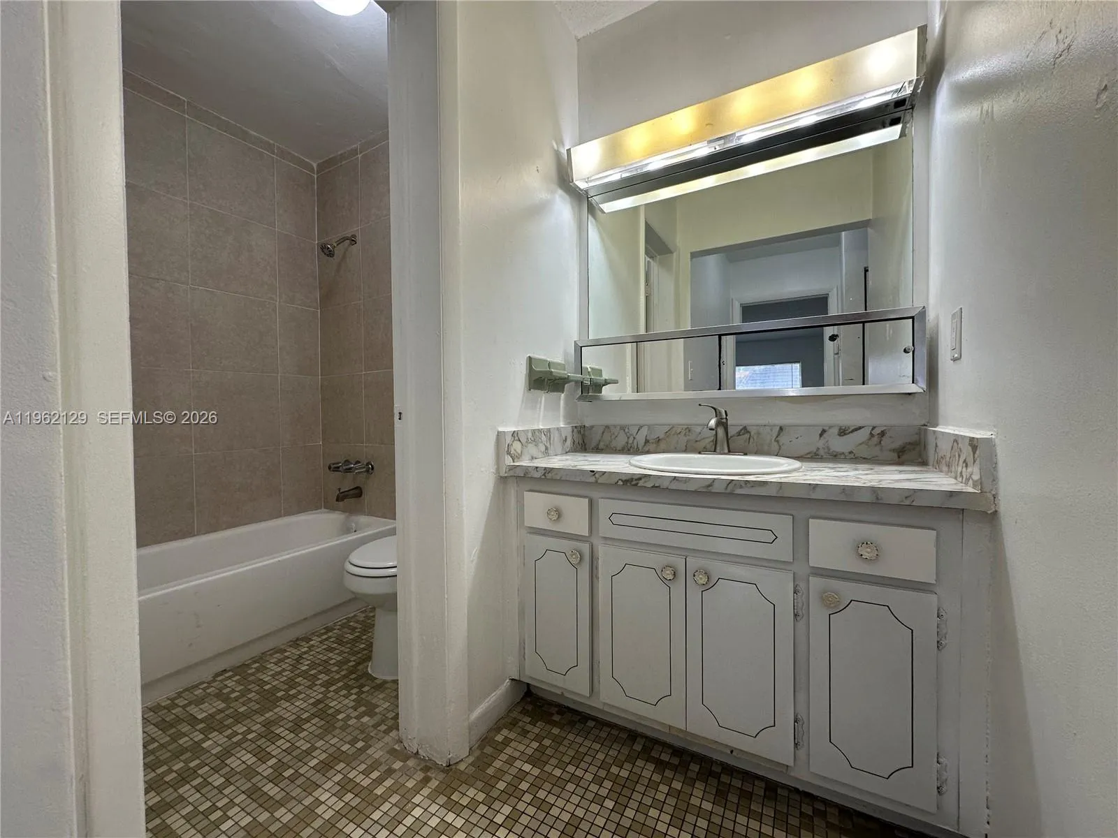 1008 Nw 45th Ave 3, Miami, Florida 33126, Miami, Florida 33126, 1 Bedroom Bedrooms, ,1 BathroomBathrooms,Residential Lease,For Rent,1008 Nw 45th Ave 3, Miami, Florida 33126,A11962129