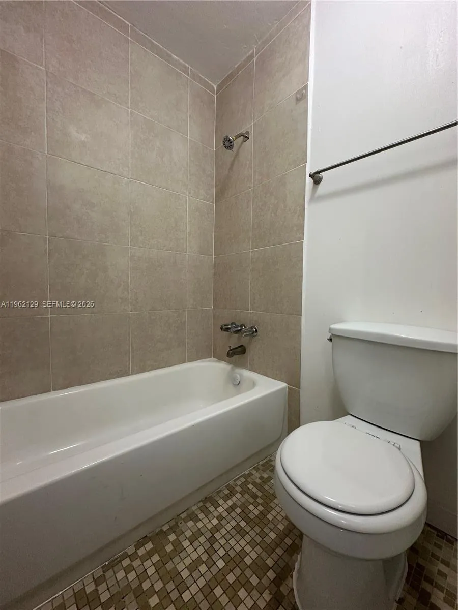 1008 Nw 45th Ave 3, Miami, Florida 33126, Miami, Florida 33126, 1 Bedroom Bedrooms, ,1 BathroomBathrooms,Residential Lease,For Rent,1008 Nw 45th Ave 3, Miami, Florida 33126,A11962129
