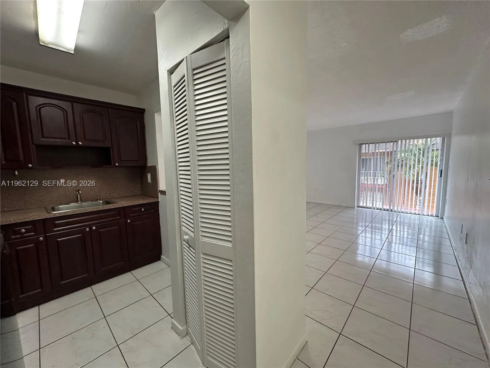 1008 Nw 45th Ave 3, Miami, Florida 33126, Miami, Florida 33126, 1 Bedroom Bedrooms, ,1 BathroomBathrooms,Residential Lease,For Rent,1008 Nw 45th Ave 3, Miami, Florida 33126,A11962129
