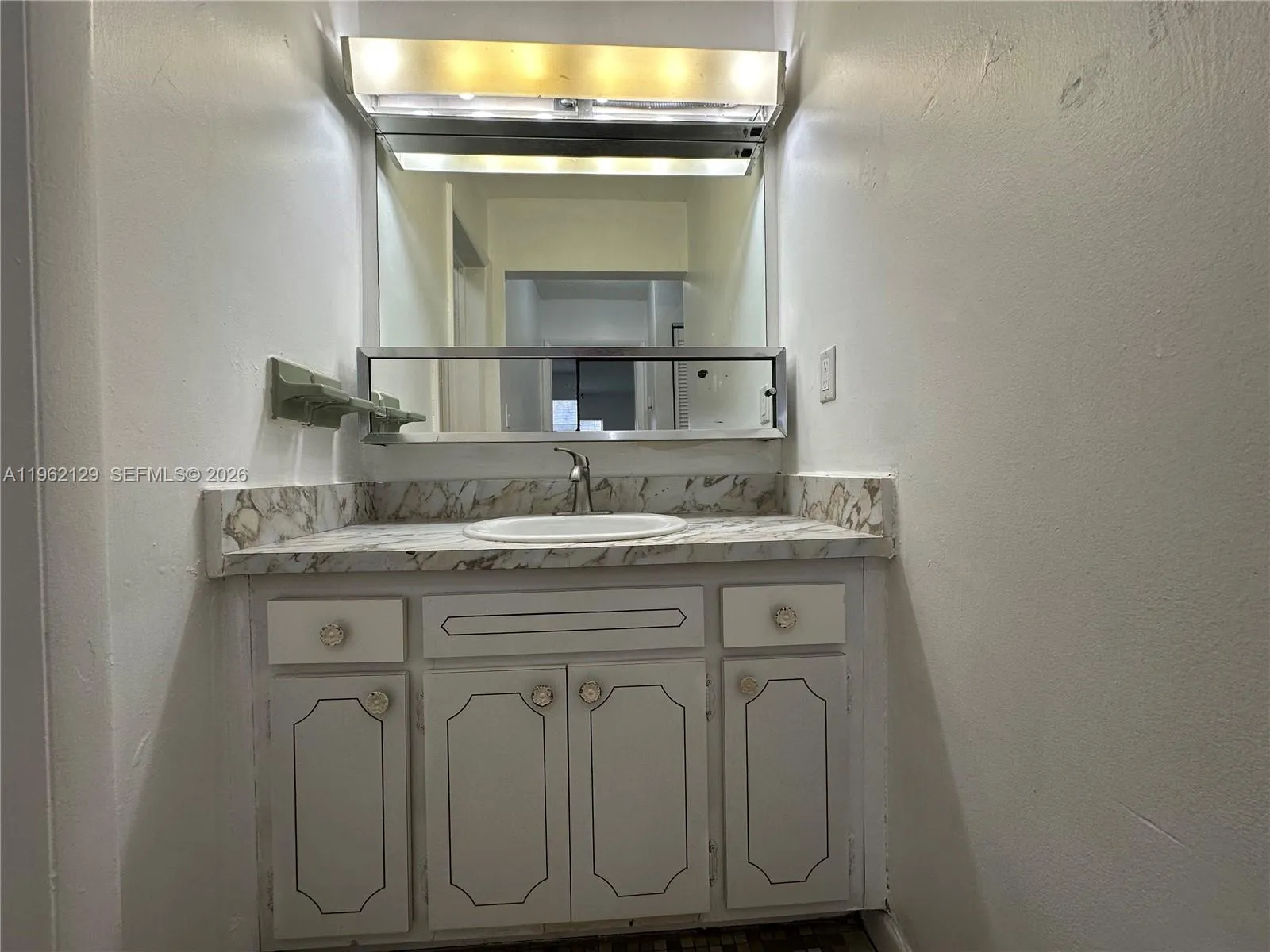 1008 Nw 45th Ave 3, Miami, Florida 33126, Miami, Florida 33126, 1 Bedroom Bedrooms, ,1 BathroomBathrooms,Residential Lease,For Rent,1008 Nw 45th Ave 3, Miami, Florida 33126,A11962129