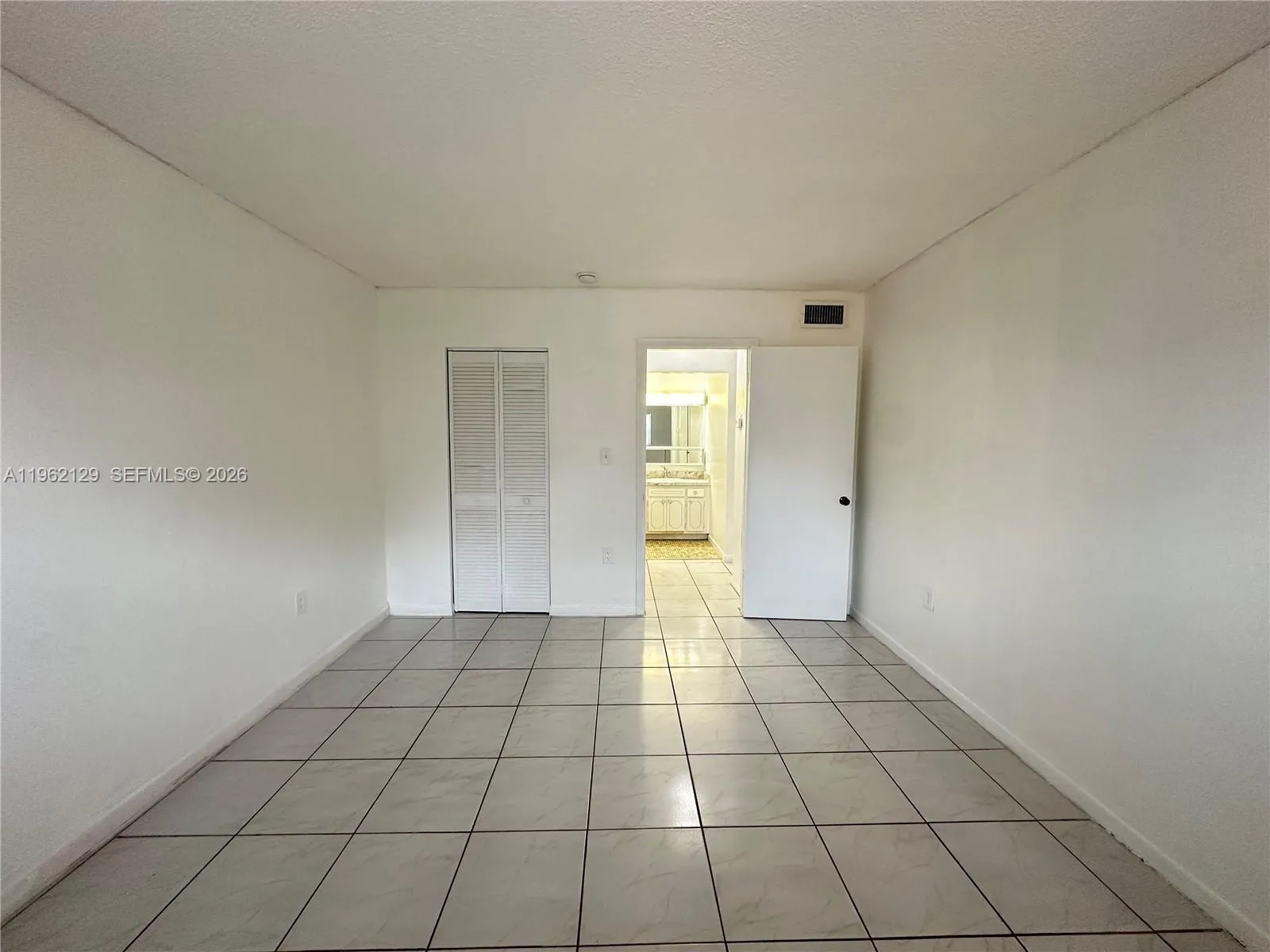1008 Nw 45th Ave 3, Miami, Florida 33126, Miami, Florida 33126, 1 Bedroom Bedrooms, ,1 BathroomBathrooms,Residential Lease,For Rent,1008 Nw 45th Ave 3, Miami, Florida 33126,A11962129