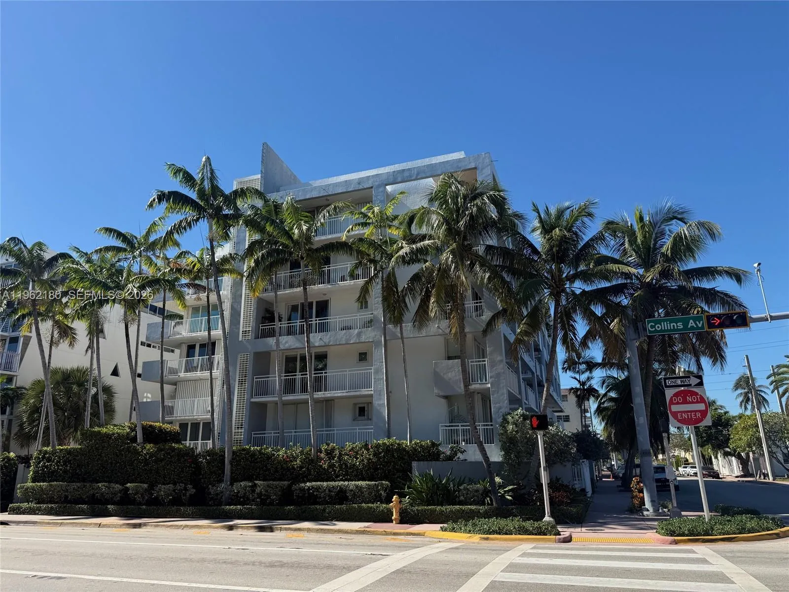7832 Collins Ave 207, Miami Beach, Florida 33141, Miami Beach, Florida 33141, 2 Bedrooms Bedrooms, ,2 BathroomsBathrooms,Residential Lease,For Rent,7832 Collins Ave 207, Miami Beach, Florida 33141,A11962180