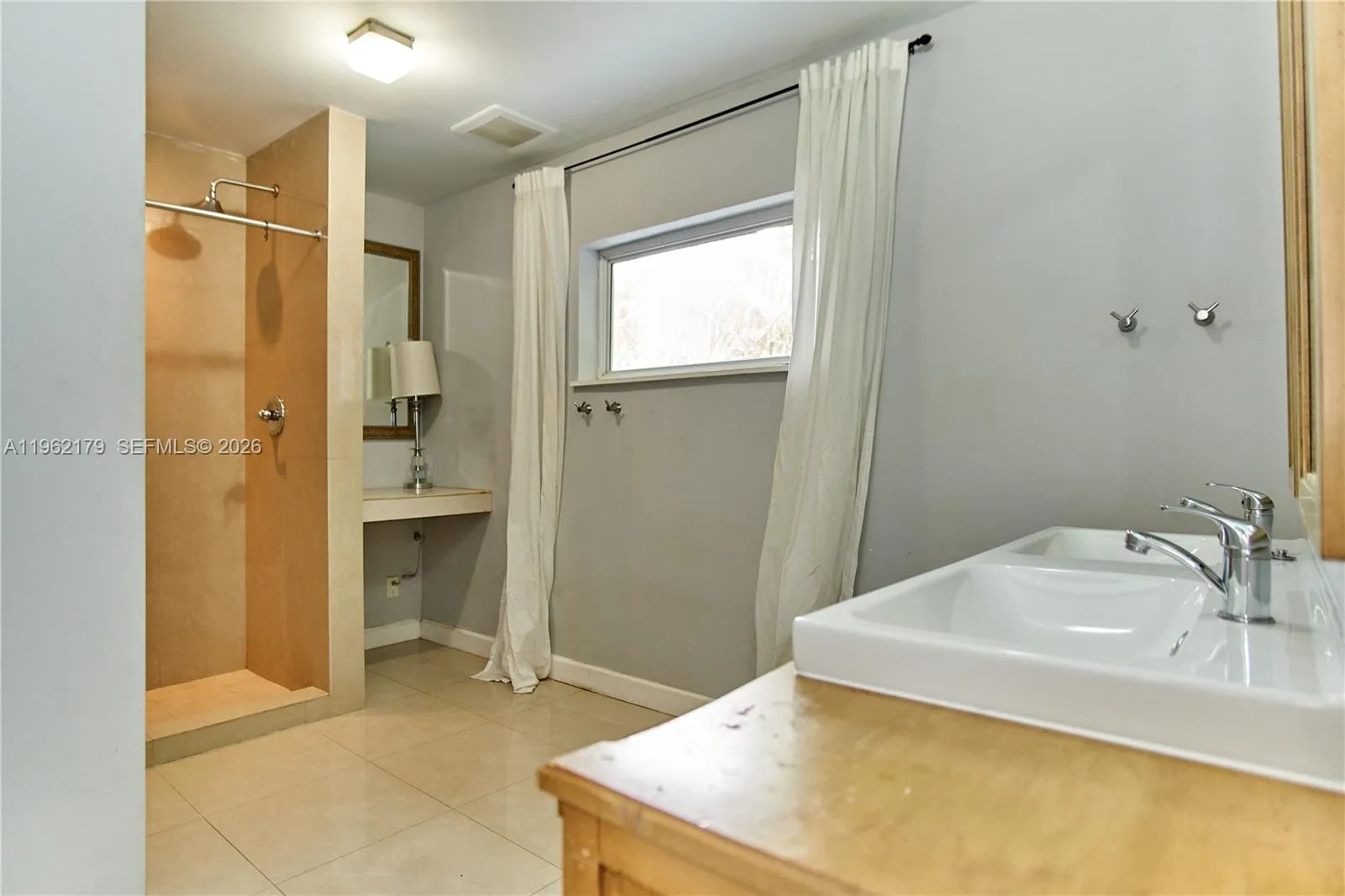 25 Ne 12th St, Fort Lauderdale, Florida 33304, Fort Lauderdale, Florida 33304, ,Residential Income,For Sale,25 Ne 12th St, Fort Lauderdale, Florida 33304,A11962179