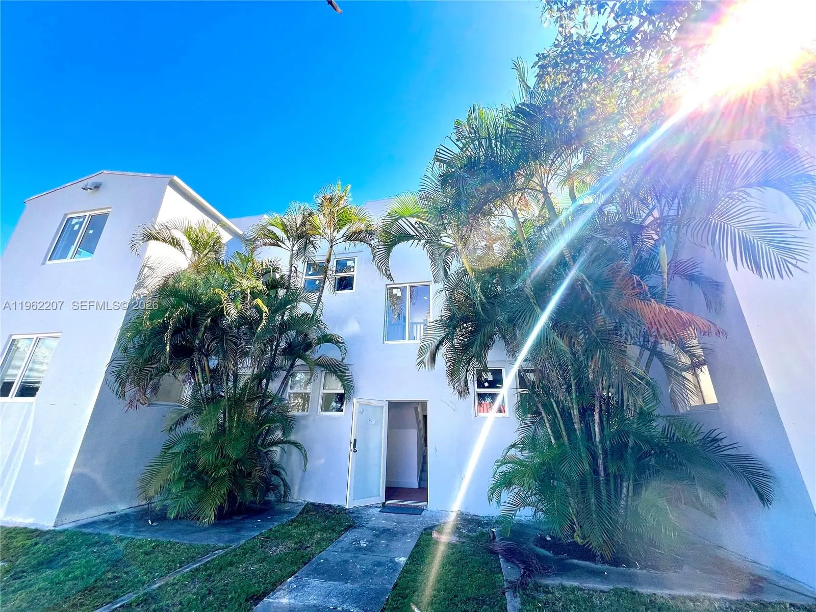 1015 S 17th Ave 8, Hollywood, Florida 33020, Hollywood, Florida 33020, 1 Bedroom Bedrooms, ,1 BathroomBathrooms,Residential Lease,For Rent,1015 S 17th Ave 8, Hollywood, Florida 33020,A11962207