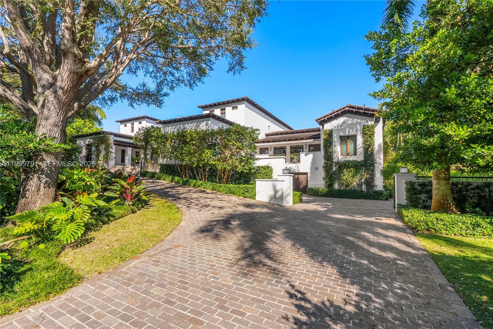 555 Arvida Pkwy, Coral Gables, Florida 33156, Coral Gables, Florida 33156, 6 Bedrooms Bedrooms, ,6 BathroomsBathrooms,Residential,For Sale,555 Arvida Pkwy, Coral Gables, Florida 33156,A11959791