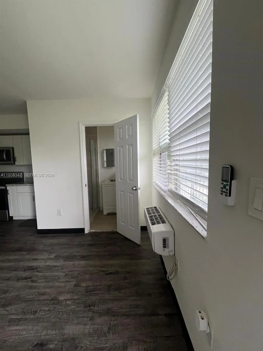 467 Nw 8th St 14, Miami, Florida 33136, Miami, Florida 33136, ,1 BathroomBathrooms,Residential Lease,For Rent,467 Nw 8th St 14, Miami, Florida 33136,A11958342