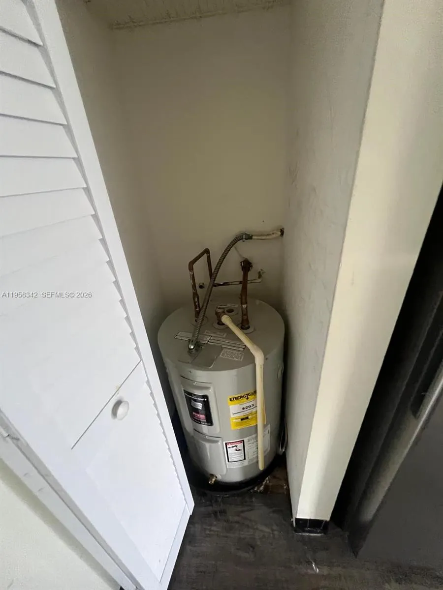 467 Nw 8th St 14, Miami, Florida 33136, Miami, Florida 33136, ,1 BathroomBathrooms,Residential Lease,For Rent,467 Nw 8th St 14, Miami, Florida 33136,A11958342