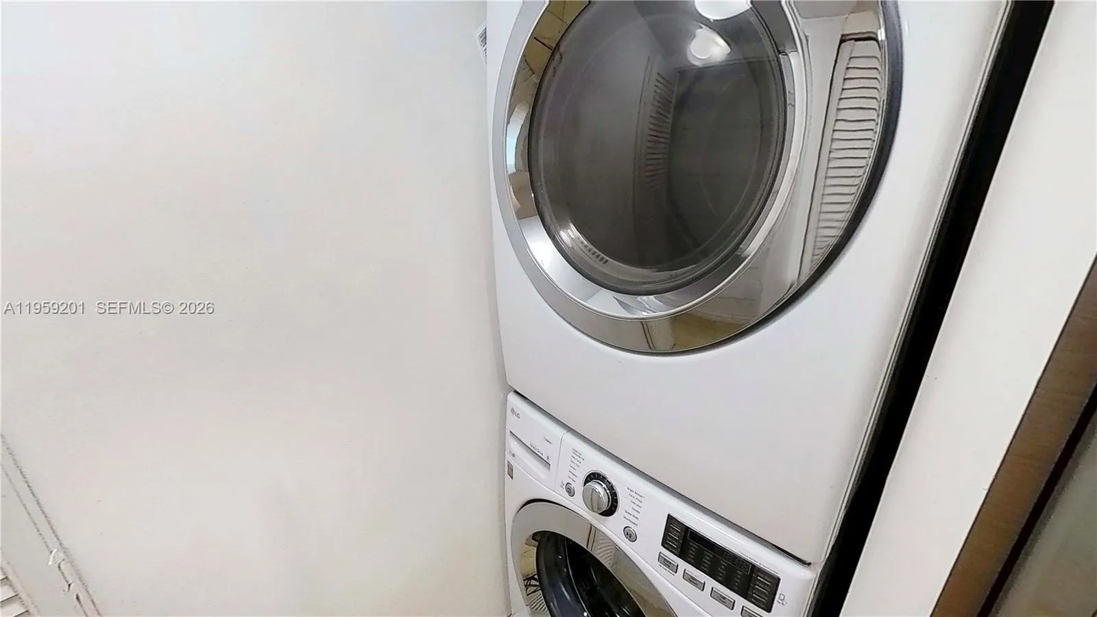 31 Se 5th St 2408, Miami, Florida 33131, Miami, Florida 33131, 2 Bedrooms Bedrooms, ,2 BathroomsBathrooms,Residential,For Sale,31 Se 5th St 2408, Miami, Florida 33131,A11959201