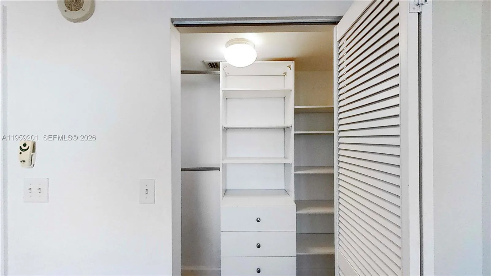 31 Se 5th St 2408, Miami, Florida 33131, Miami, Florida 33131, 2 Bedrooms Bedrooms, ,2 BathroomsBathrooms,Residential,For Sale,31 Se 5th St 2408, Miami, Florida 33131,A11959201