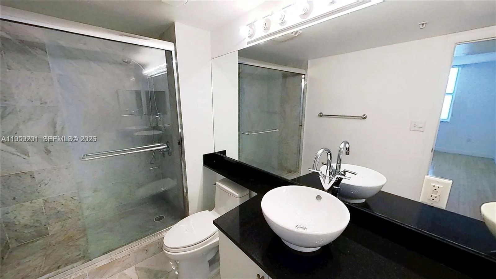 31 Se 5th St 2408, Miami, Florida 33131, Miami, Florida 33131, 2 Bedrooms Bedrooms, ,2 BathroomsBathrooms,Residential,For Sale,31 Se 5th St 2408, Miami, Florida 33131,A11959201