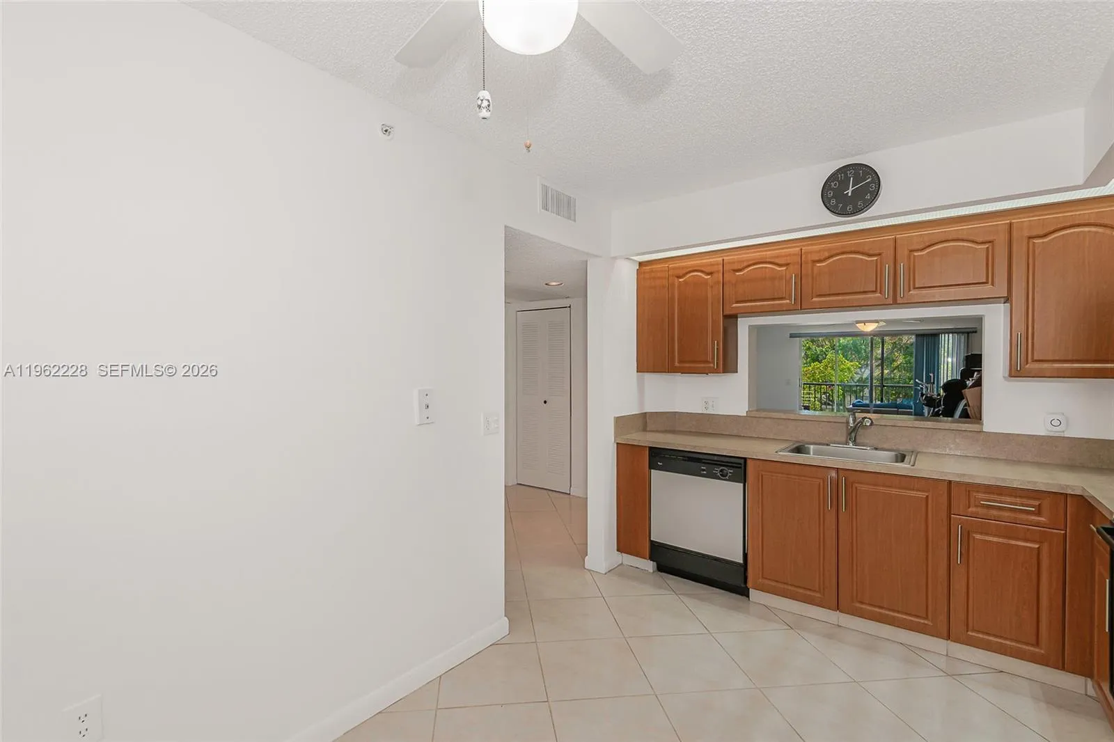 12550 Sw 15th St 302e, Pembroke Pines, Florida 330, Pembroke Pines, Florida 33027, 2 Bedrooms Bedrooms, ,2 BathroomsBathrooms,Residential,For Sale,12550 Sw 15th St 302e, Pembroke Pines, Florida 330,A11962228