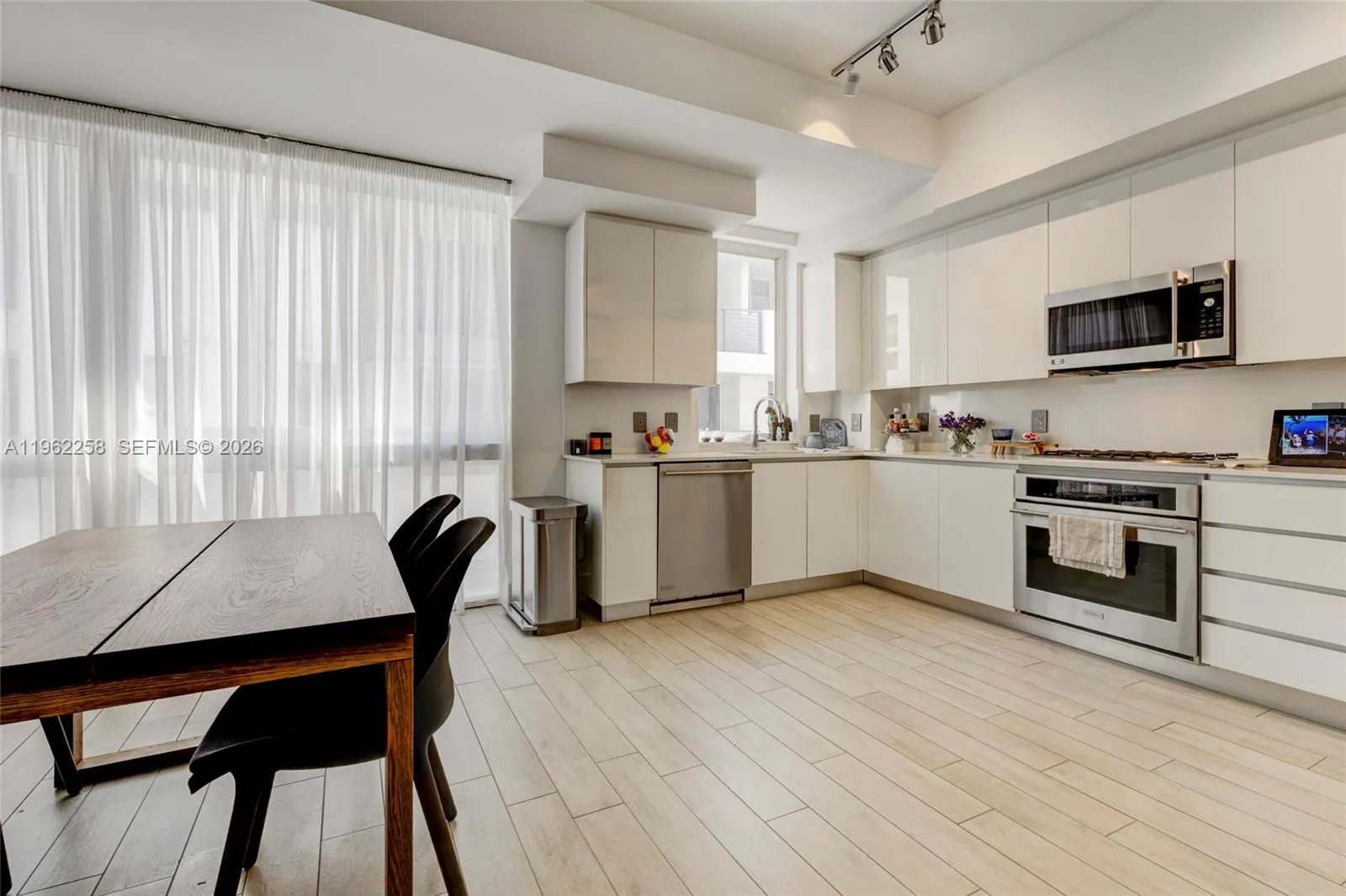 89 N Shore Dr, Miami Beach, Florida 33141, Miami Beach, Florida 33141, 3 Bedrooms Bedrooms, ,3 BathroomsBathrooms,Residential,For Sale,89 N Shore Dr, Miami Beach, Florida 33141,A11962258