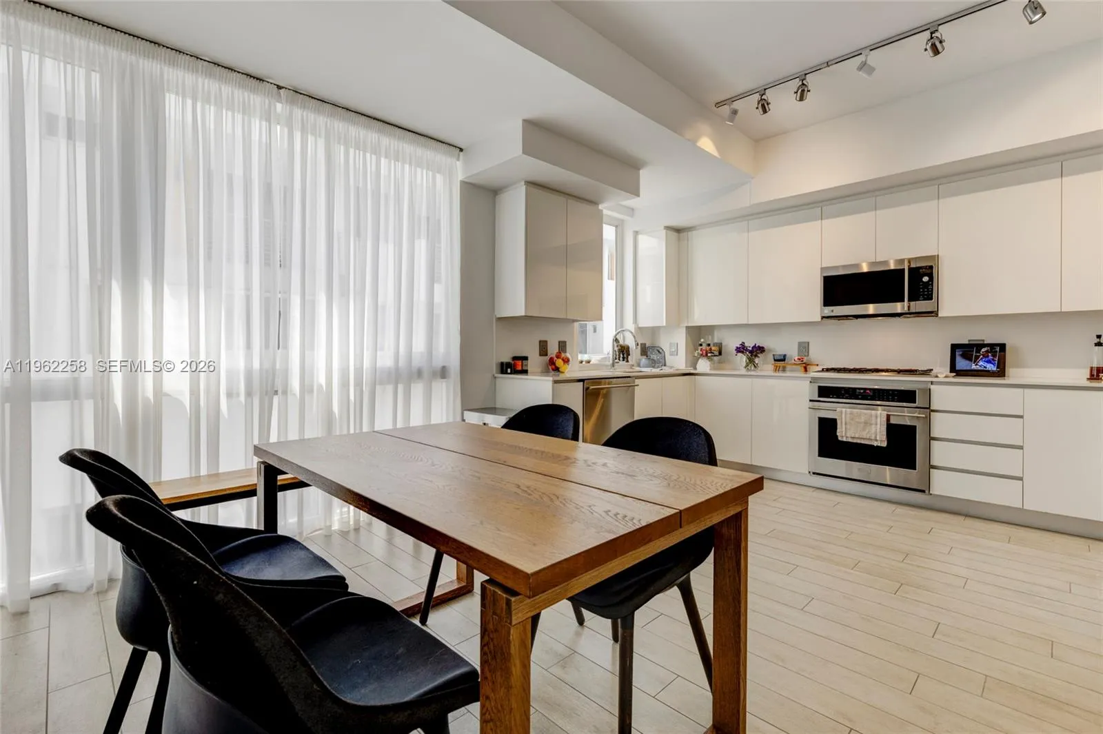 89 N Shore Dr, Miami Beach, Florida 33141, Miami Beach, Florida 33141, 3 Bedrooms Bedrooms, ,3 BathroomsBathrooms,Residential,For Sale,89 N Shore Dr, Miami Beach, Florida 33141,A11962258