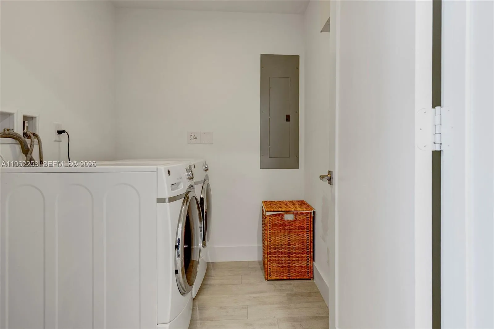 89 N Shore Dr, Miami Beach, Florida 33141, Miami Beach, Florida 33141, 3 Bedrooms Bedrooms, ,3 BathroomsBathrooms,Residential,For Sale,89 N Shore Dr, Miami Beach, Florida 33141,A11962258