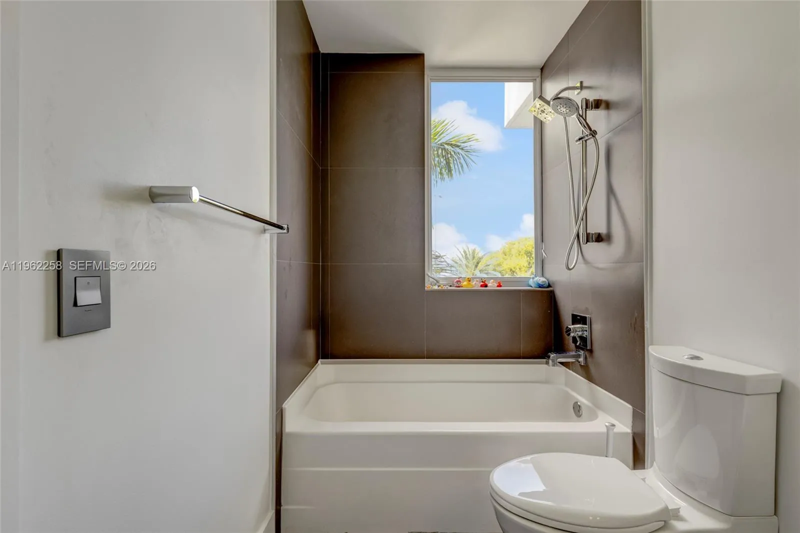 89 N Shore Dr, Miami Beach, Florida 33141, Miami Beach, Florida 33141, 3 Bedrooms Bedrooms, ,3 BathroomsBathrooms,Residential,For Sale,89 N Shore Dr, Miami Beach, Florida 33141,A11962258