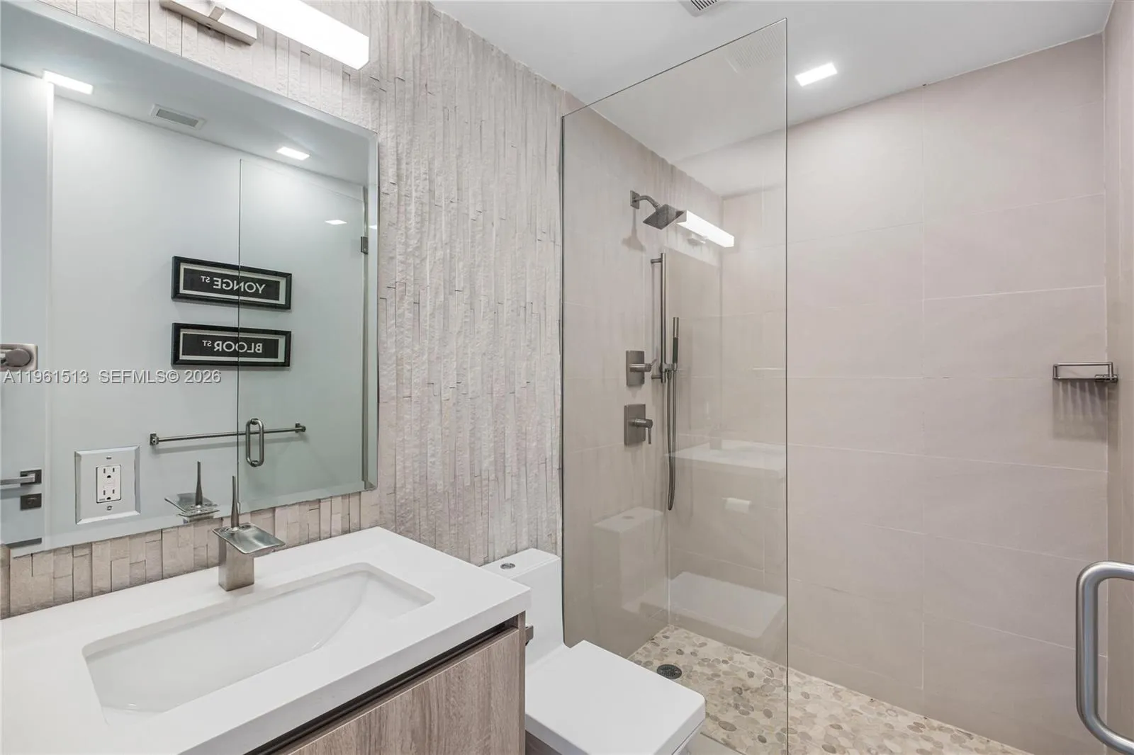 1000 Venetian Way 403, Miami Beach, Florida 33139, Miami Beach, Florida 33139, 3 Bedrooms Bedrooms, ,2 BathroomsBathrooms,Residential,For Sale,1000 Venetian Way 403, Miami Beach, Florida 33139,A11961513