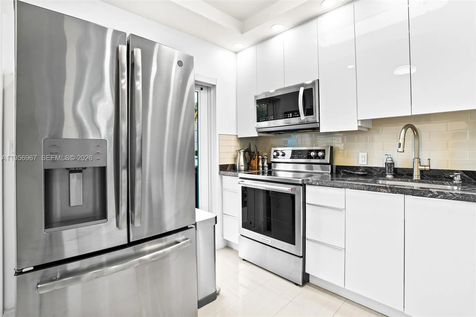 2500 Diana Dr 104, Hallandale Beach, Florida 33009, Hallandale Beach, Florida 33009, 1 Bedroom Bedrooms, ,1 BathroomBathrooms,Residential,For Sale,2500 Diana Dr 104, Hallandale Beach, Florida 33009,A11956967