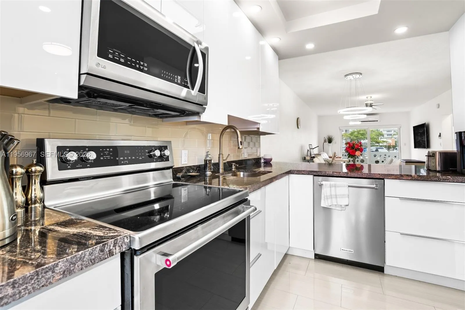 2500 Diana Dr 104, Hallandale Beach, Florida 33009, Hallandale Beach, Florida 33009, 1 Bedroom Bedrooms, ,1 BathroomBathrooms,Residential,For Sale,2500 Diana Dr 104, Hallandale Beach, Florida 33009,A11956967