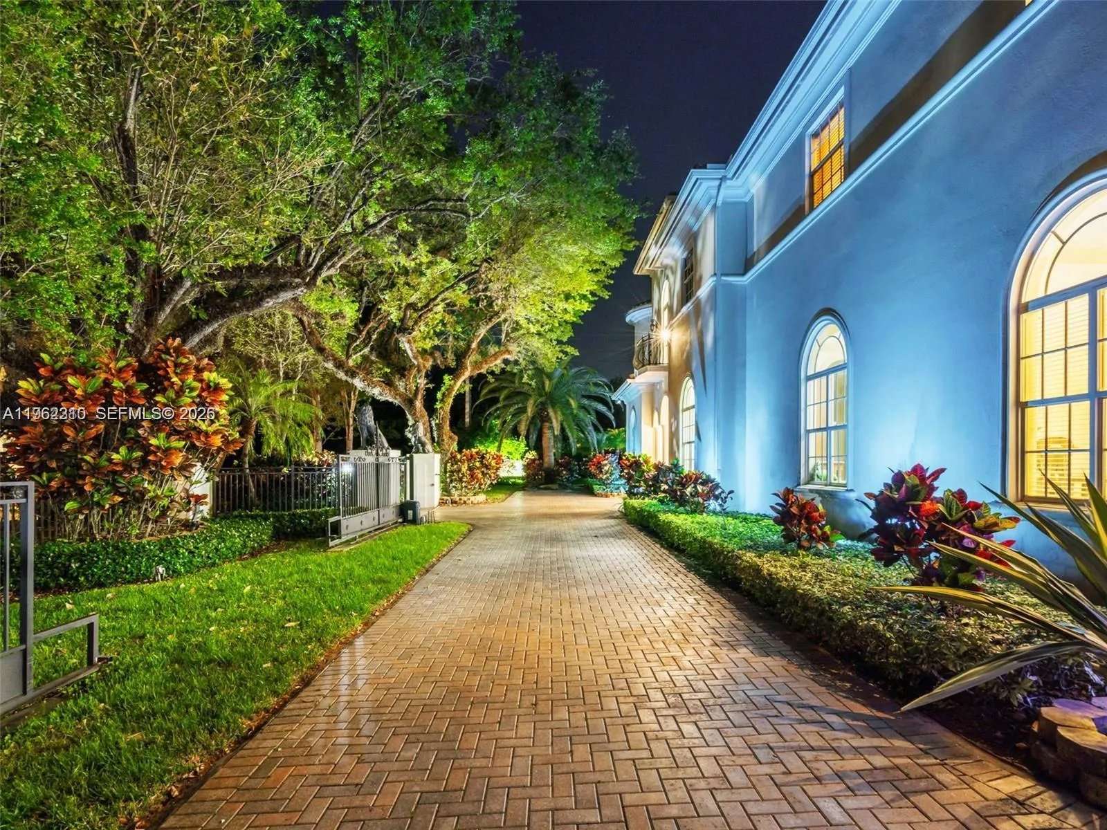 9076 Sw 59th Ct, Pinecrest, Florida 33156, Pinecrest, Florida 33156, 8 Bedrooms Bedrooms, ,8 BathroomsBathrooms,Residential,For Sale,9076 Sw 59th Ct, Pinecrest, Florida 33156,A11962310