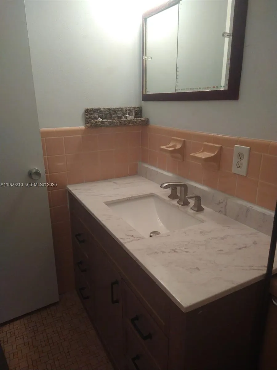 600 Layne 216, Hallandale Beach, Florida 33009, Hallandale Beach, Florida 33009, 1 Bedroom Bedrooms, 2 Rooms Rooms,1 BathroomBathrooms,Residential,For Sale,600 Layne 216, Hallandale Beach, Florida 33009,A11960210