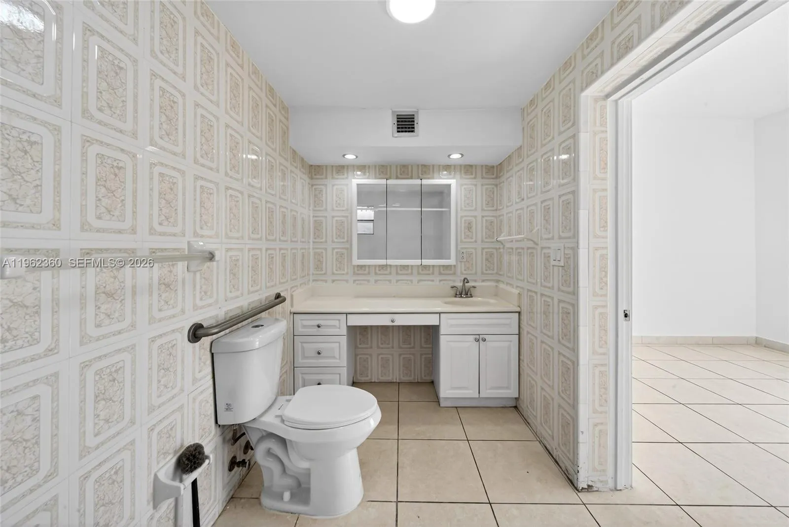 1285 W 42nd Pl, Hialeah, Florida 33012, Hialeah, Florida 33012, 4 Bedrooms Bedrooms, ,3 BathroomsBathrooms,Residential,For Sale,1285 W 42nd Pl, Hialeah, Florida 33012,A11962360