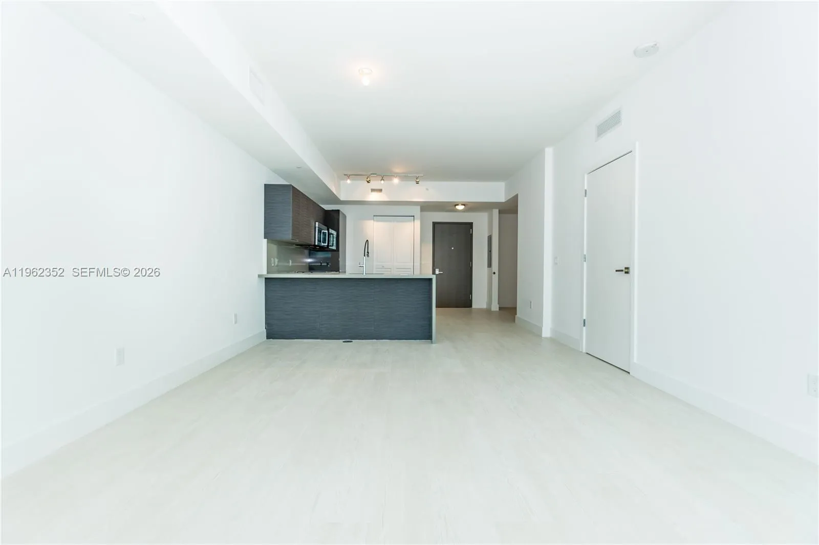 1080 Brickell Ave 1706, Miami, Florida 33131, Miami, Florida 33131, 1 Bedroom Bedrooms, ,1 BathroomBathrooms,Residential,For Sale,1080 Brickell Ave 1706, Miami, Florida 33131,A11962352