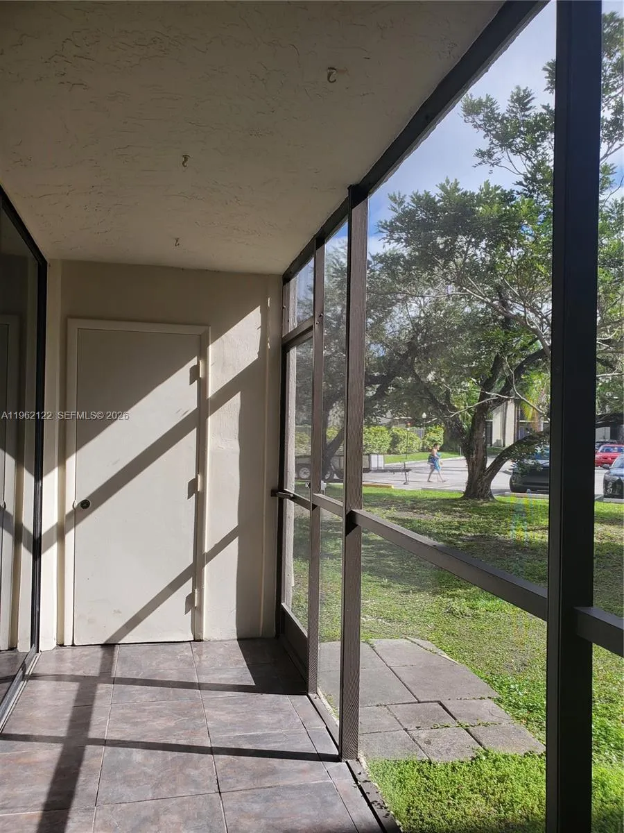 Screened-In Terrace\n