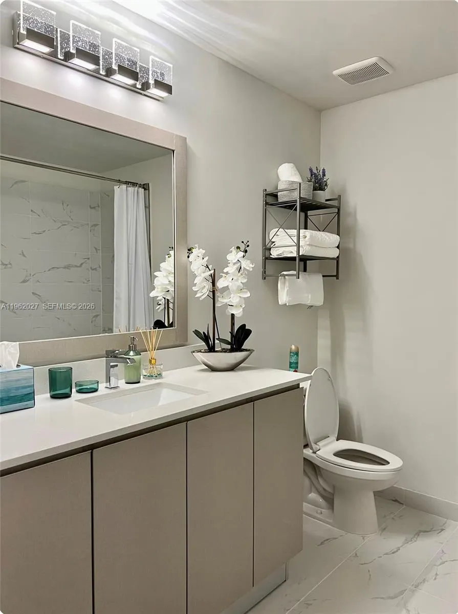 19380 Ne 26th Ave 205, Miami, Florida 33180, Miami, Florida 33180, 1 Bedroom Bedrooms, ,1 BathroomBathrooms,Residential,For Sale,19380 Ne 26th Ave 205, Miami, Florida 33180,A11962027