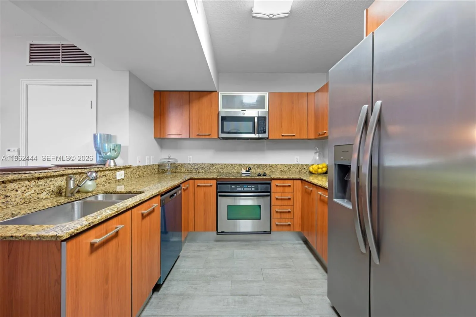 9066 Sw 73rd Ct 2002, Miami, Florida 33156, Miami, Florida 33156, 1 Bedroom Bedrooms, ,1 BathroomBathrooms,Residential,For Sale,9066 Sw 73rd Ct 2002, Miami, Florida 33156,A11962444