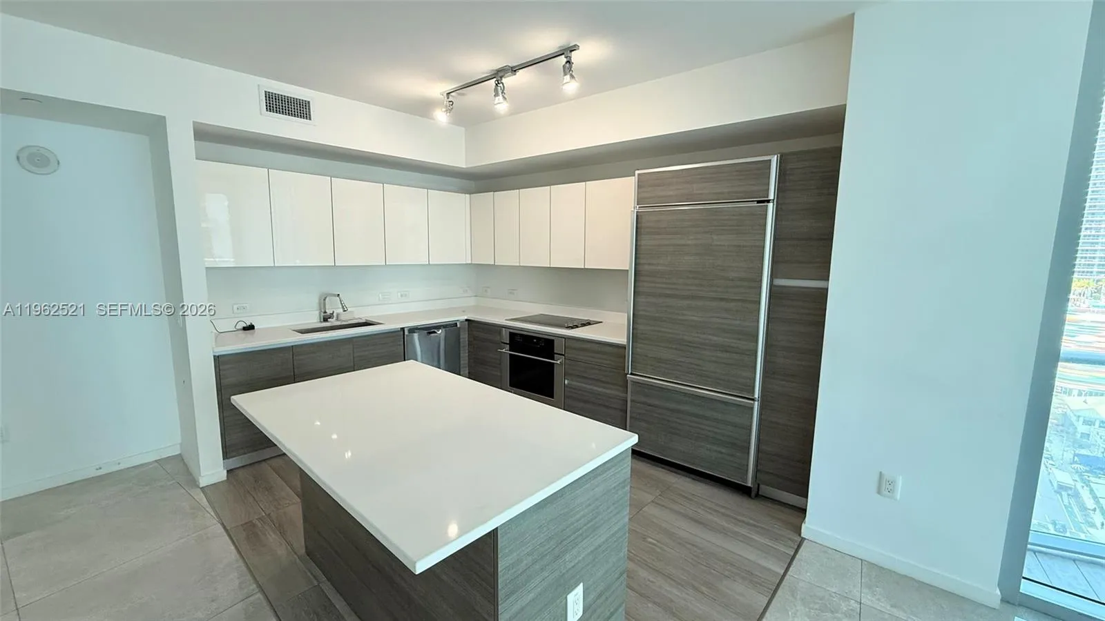 1100 S Miami Ave 1710, Miami, Florida 33130, Miami, Florida 33130, 2 Bedrooms Bedrooms, ,2 BathroomsBathrooms,Residential Lease,For Rent,1100 S Miami Ave 1710, Miami, Florida 33130,A11962521