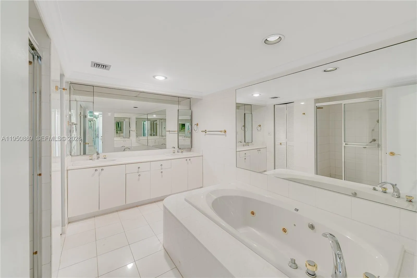 1121 Crandon Blvd F601, Key Biscayne, Florida 3314, Key Biscayne, Florida 33149, 3 Bedrooms Bedrooms, ,2 BathroomsBathrooms,Residential Lease,For Rent,1121 Crandon Blvd F601, Key Biscayne, Florida 3314,A11950869