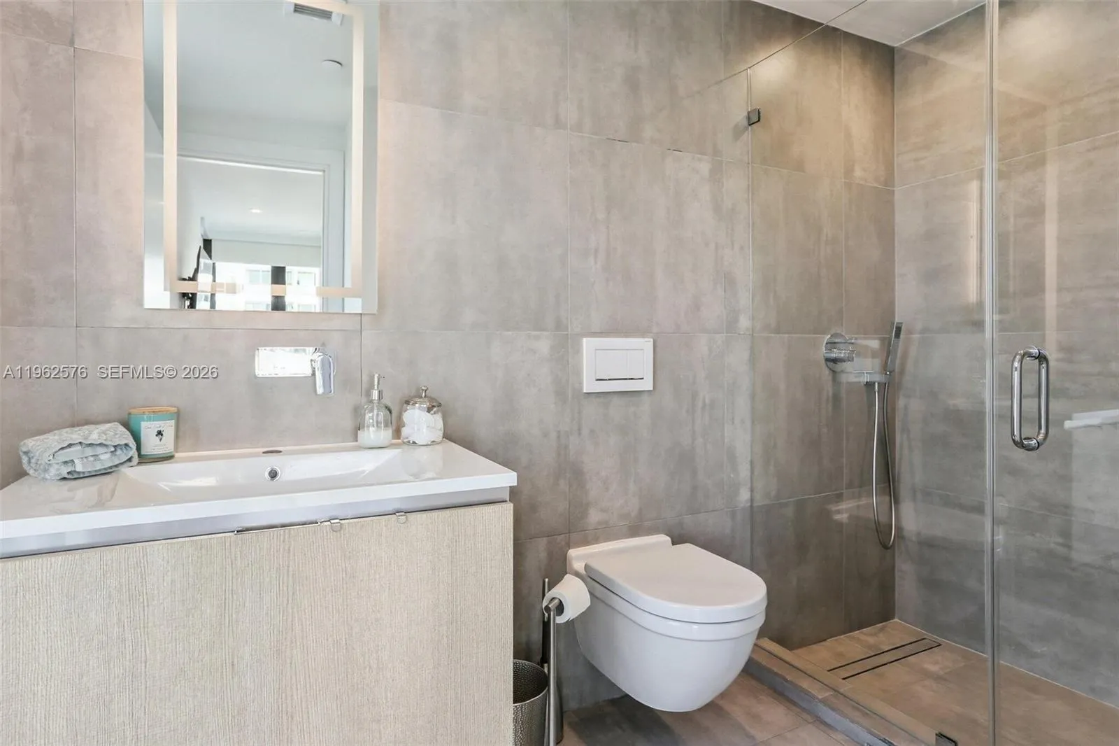 1930 Bay Dr Fith Level Un 0, Miami Beach, Florida, Miami Beach, Florida 33141, 3 Bedrooms Bedrooms, 8 Rooms Rooms,3 BathroomsBathrooms,Residential,For Sale,1930 Bay Dr Fith Level Un 0, Miami Beach, Florida ,A11962576