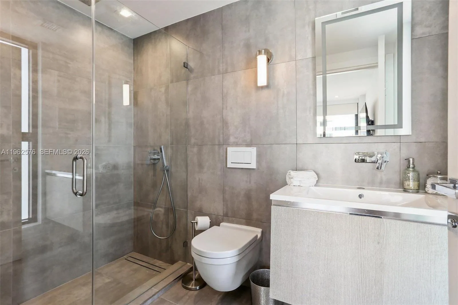 1930 Bay Dr Fith Level Un 0, Miami Beach, Florida, Miami Beach, Florida 33141, 3 Bedrooms Bedrooms, 8 Rooms Rooms,3 BathroomsBathrooms,Residential,For Sale,1930 Bay Dr Fith Level Un 0, Miami Beach, Florida ,A11962576