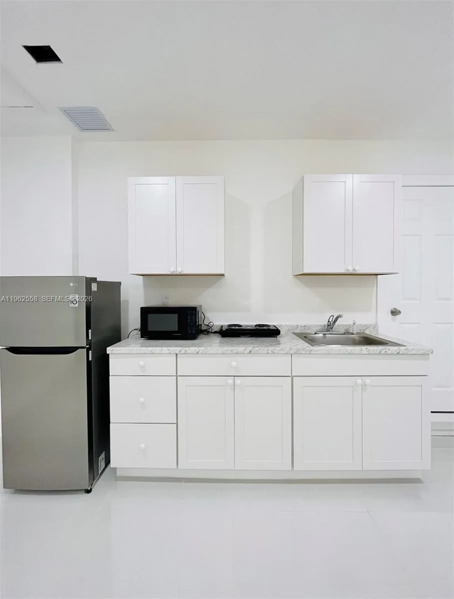 1063 Sw 142nd Ave A, Miami, Florida 33184, Miami, Florida 33184, 1 Bedroom Bedrooms, ,1 BathroomBathrooms,Residential Lease,For Rent,1063 Sw 142nd Ave A, Miami, Florida 33184,A11962558