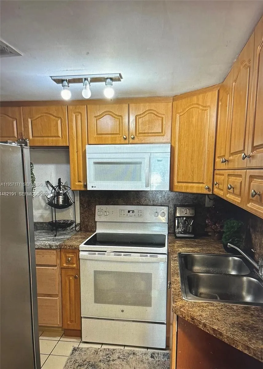 6220 Sw 131st Ct 204, Miami, Florida 33183, Miami, Florida 33183, 1 Bedroom Bedrooms, ,1 BathroomBathrooms,Residential,For Sale,6220 Sw 131st Ct 204, Miami, Florida 33183,A11957171