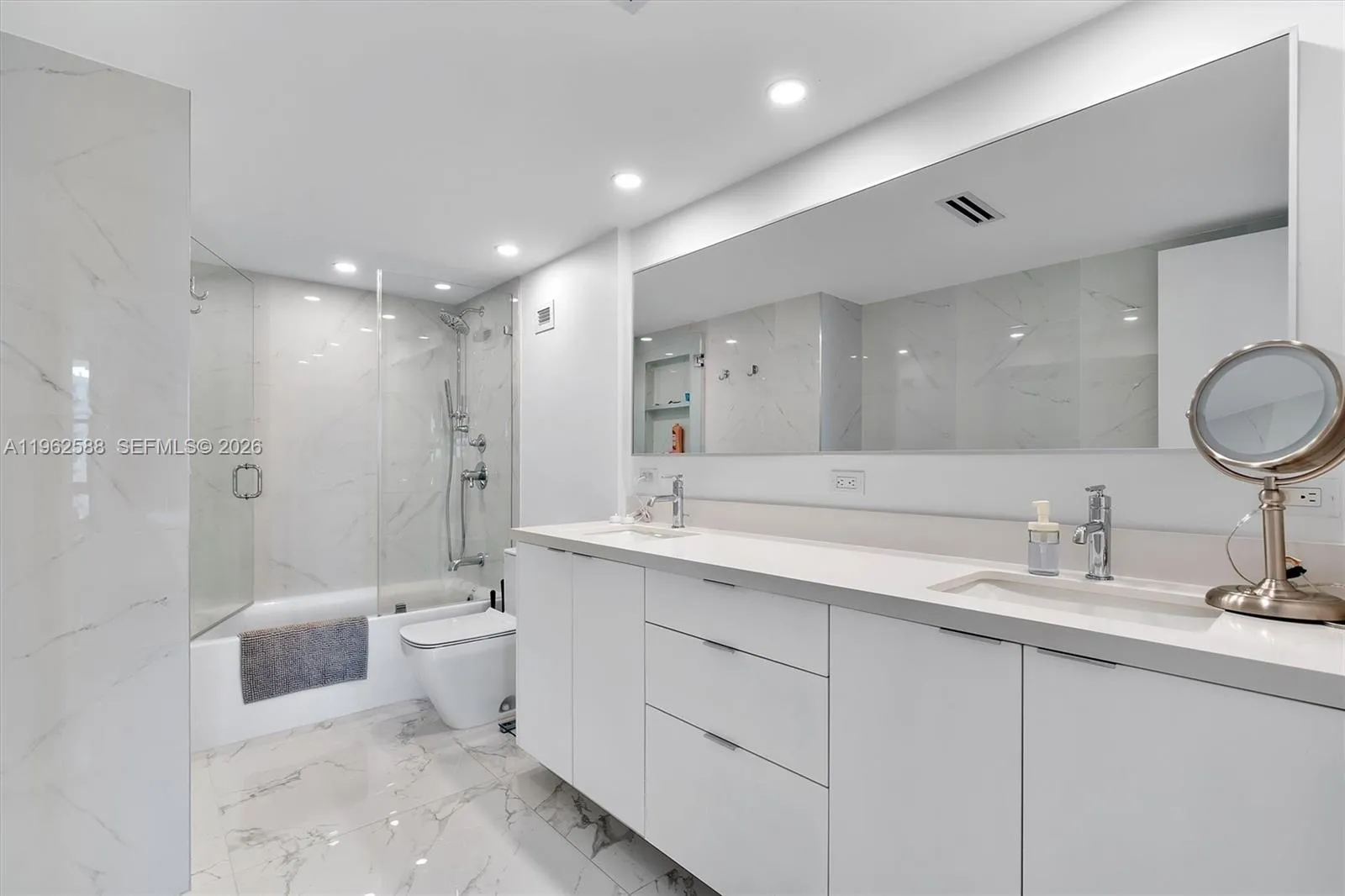 1121 Crandon Blvd D806, Key Biscayne, Florida 3314, Key Biscayne, Florida 33149, 2 Bedrooms Bedrooms, ,2 BathroomsBathrooms,Residential Lease,For Rent,1121 Crandon Blvd D806, Key Biscayne, Florida 3314,A11962588