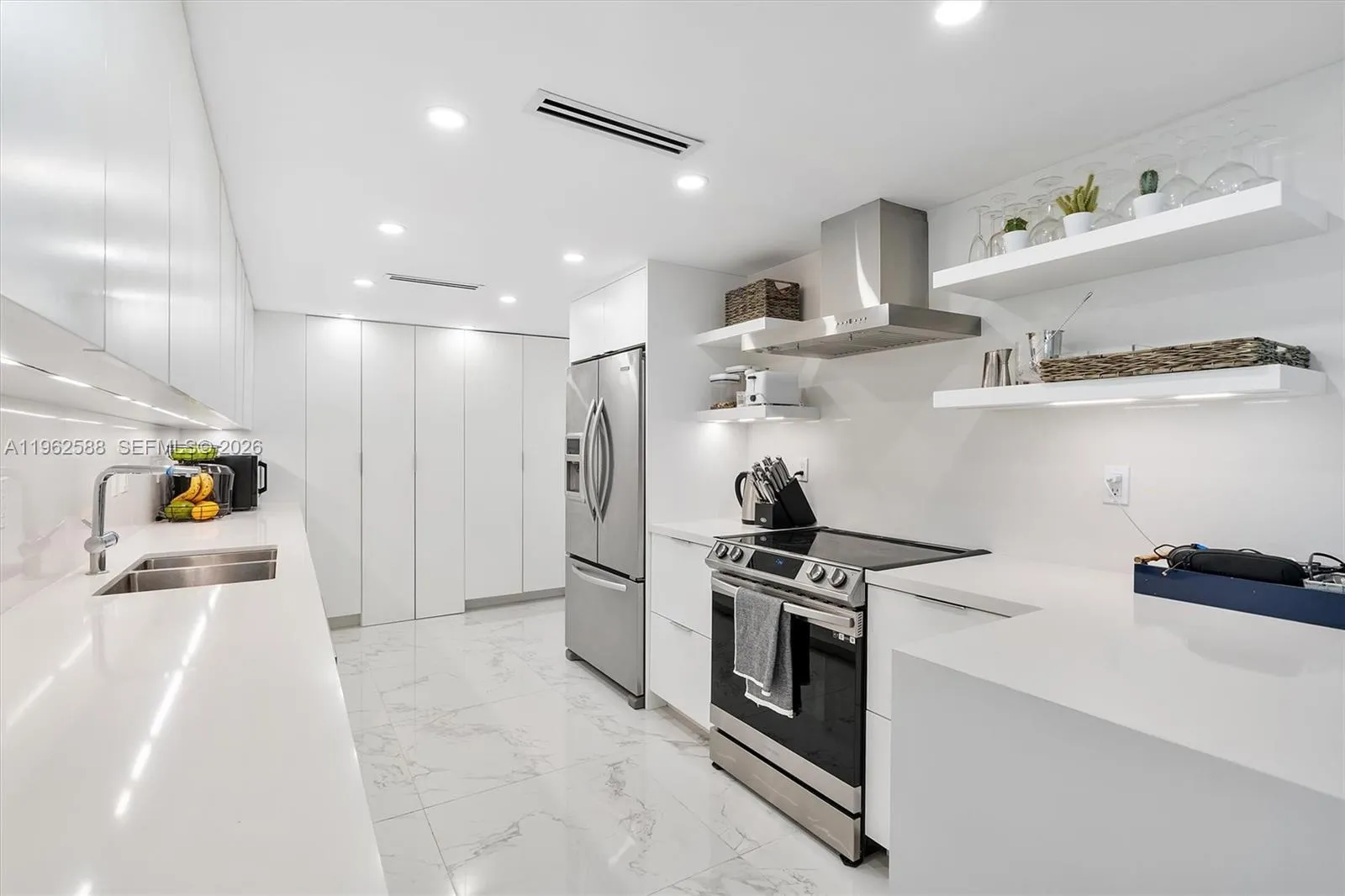 1121 Crandon Blvd D806, Key Biscayne, Florida 3314, Key Biscayne, Florida 33149, 2 Bedrooms Bedrooms, ,2 BathroomsBathrooms,Residential Lease,For Rent,1121 Crandon Blvd D806, Key Biscayne, Florida 3314,A11962588